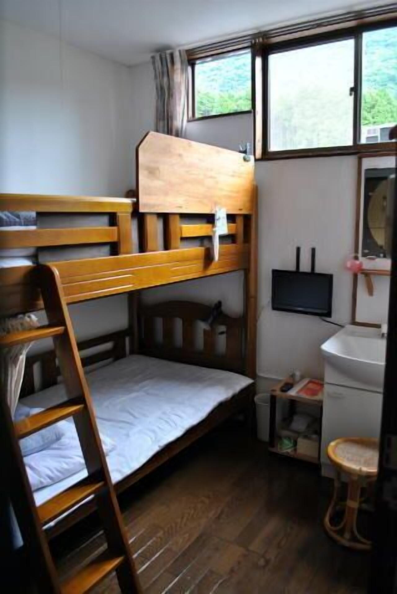 FEMALE DORM, FEMALE ONLY