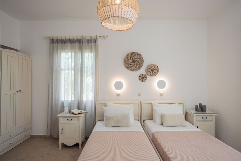 Maria S Rooms Studios 7/50