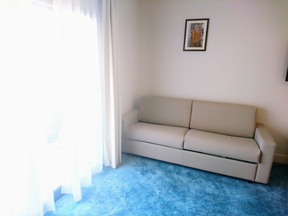 Best Western Hotel Journel Saint-Laurent-Du-Var 28/45