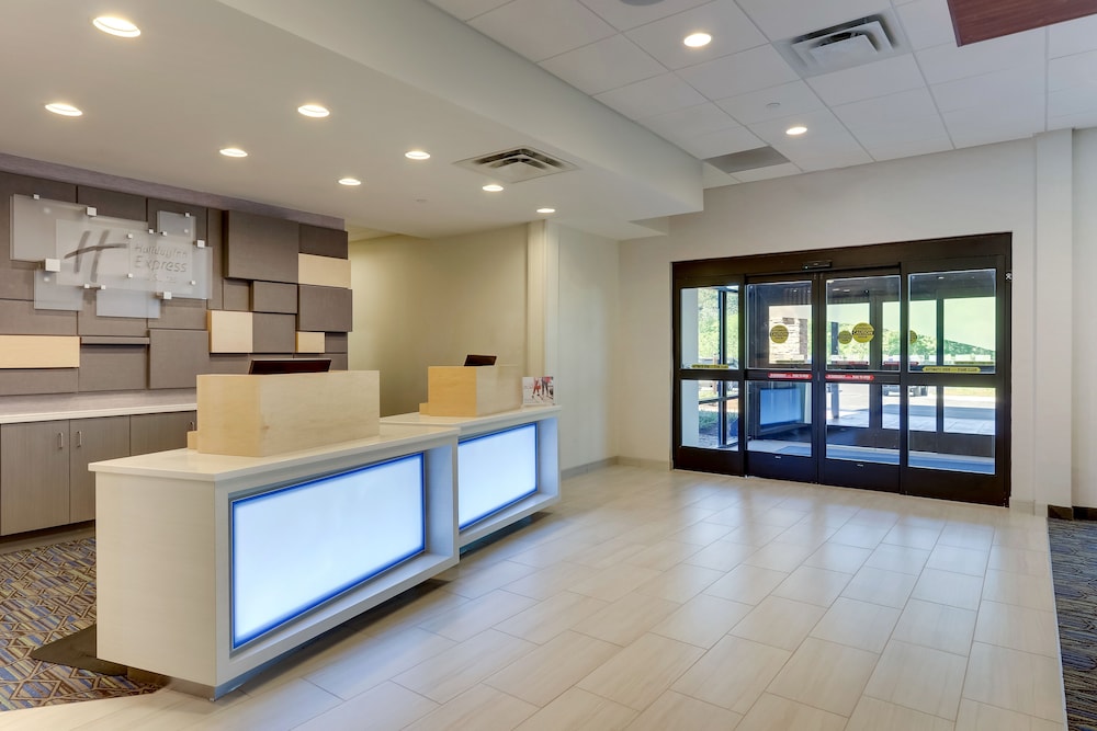HOLIDAY INN EXPRESS AND SUITES WINSTON SALEM SW CLEMMONS 9/50