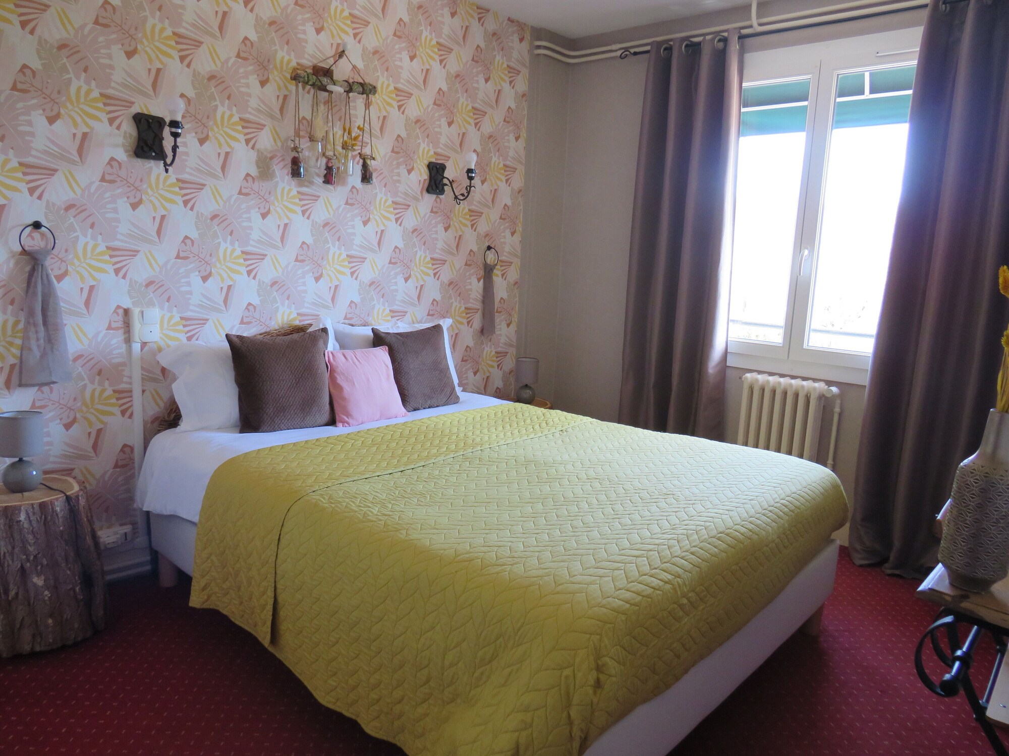 غرفة سوبيريور بسرير كوين، HOTEL LE SAINT CYR 9/10