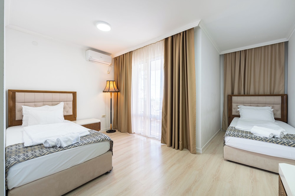 Hotel Adrovic 8/74
