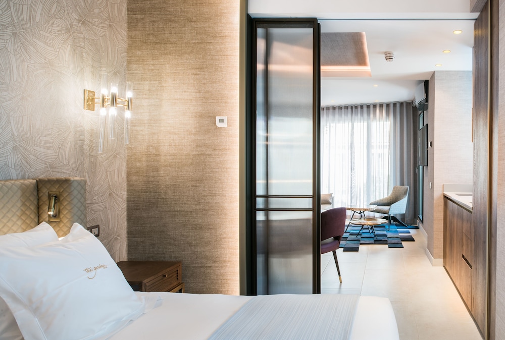 The Garden Suites 7/42