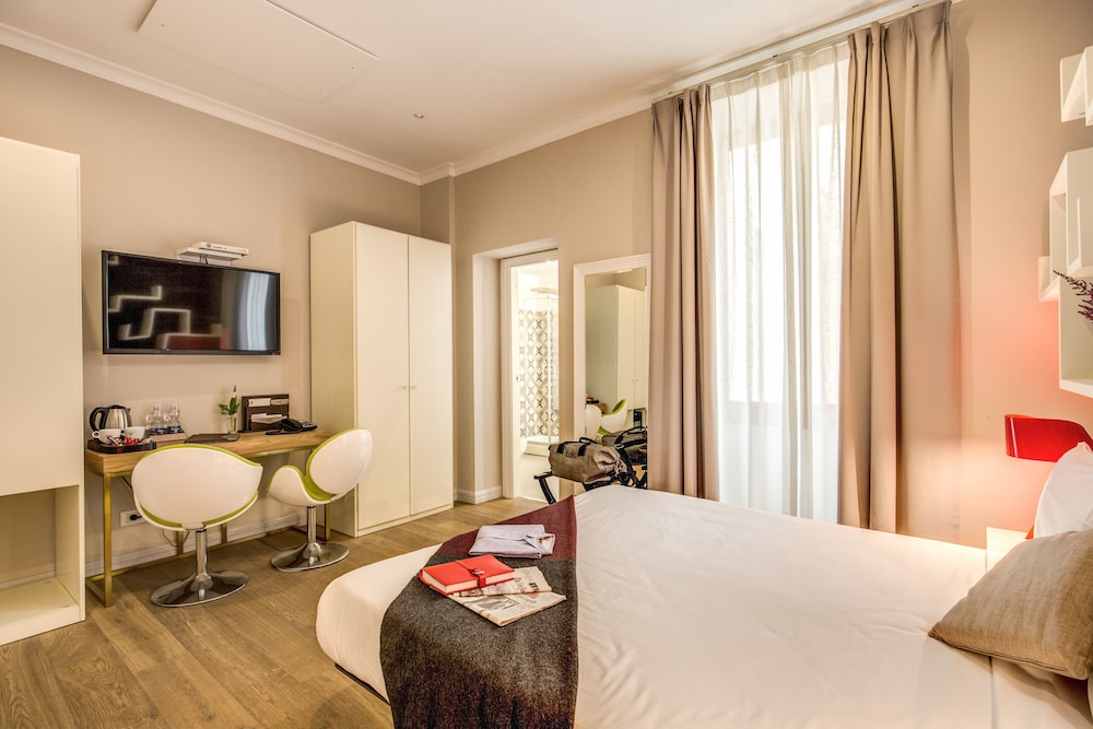 Hotel 87 Eighty-seven 29/72
