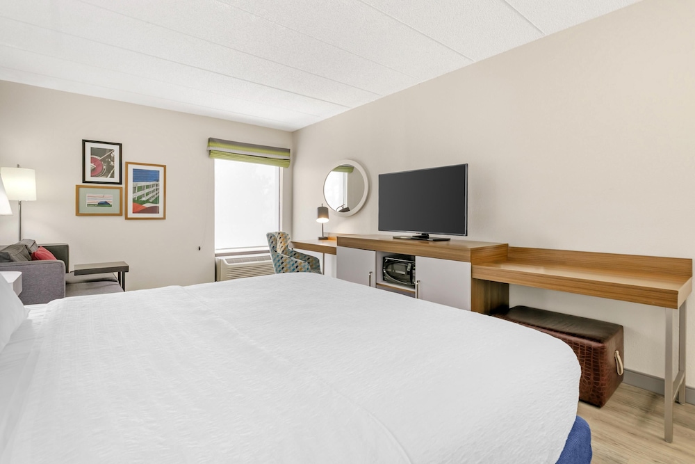 غرفة بسرير كينج مع أريكة لذوي الإعاقة، Hampton Inn Richmond 3/4
