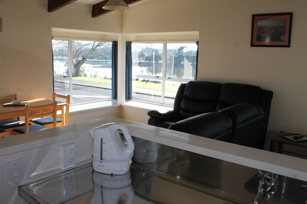 Riverview Motel 33/56