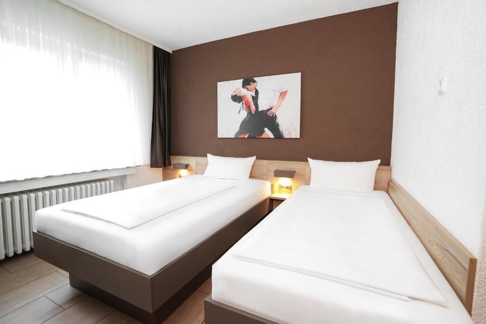 Standard, Twin Beds