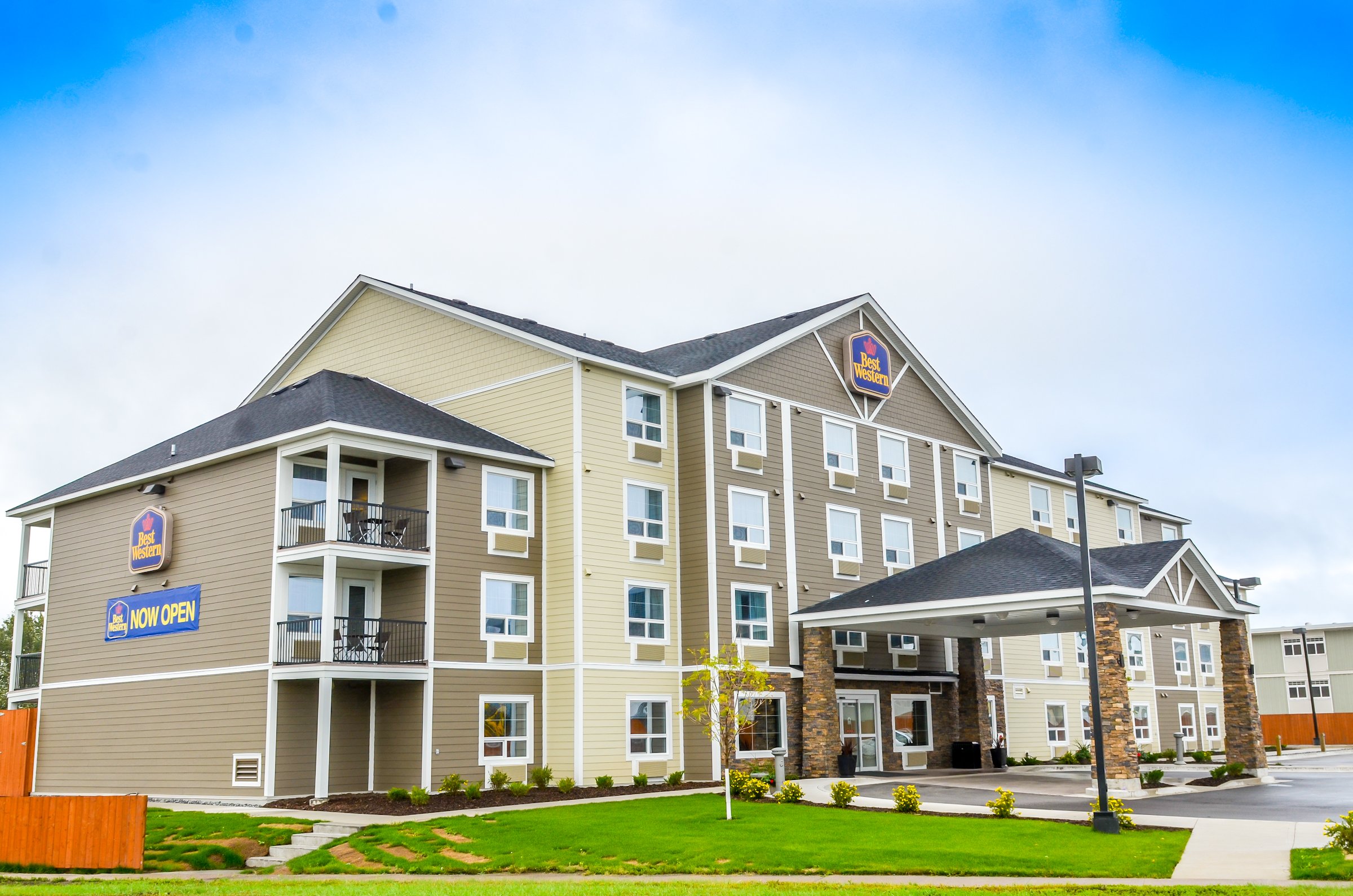 Best Western Thompson Hotel Suites 1/43