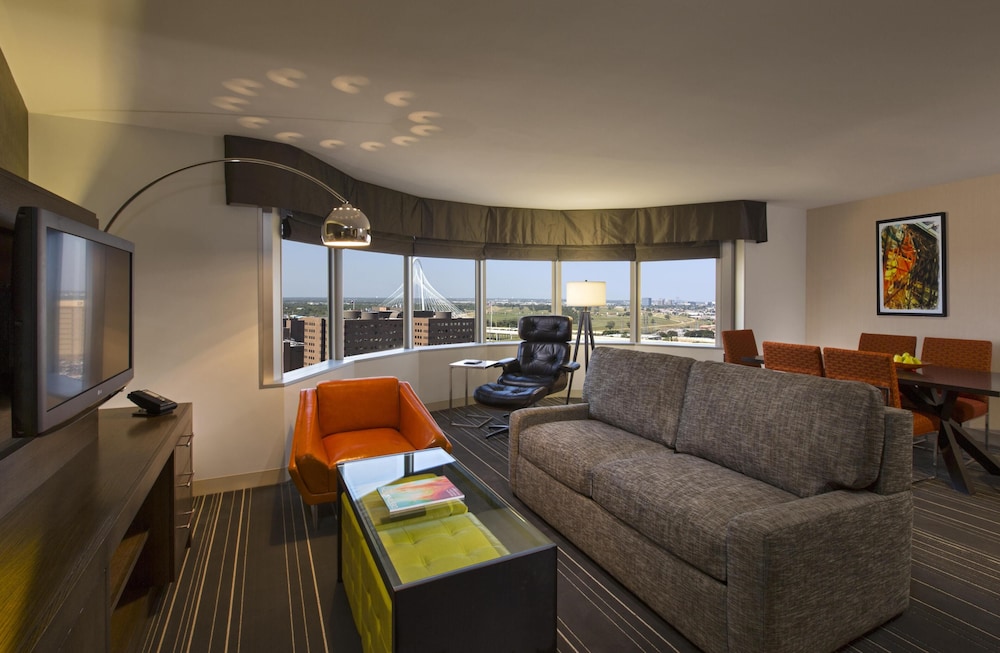 Hyatt Regency Dallas 55/78