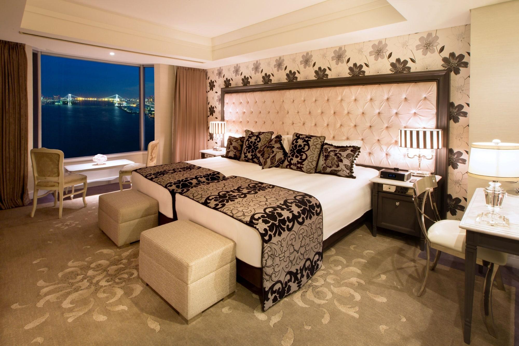 1 Bedroom, Suite, Bay View, Dining Area, Club Lounge Access