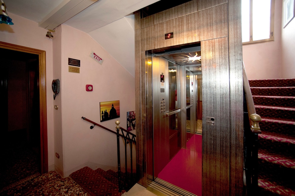 丰塔纳酒店(Hotel Fontana) 图片2