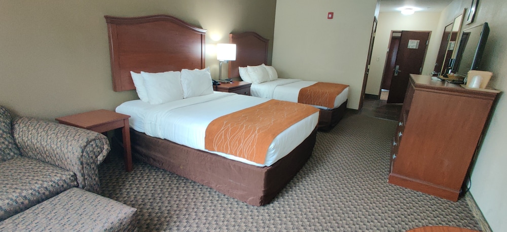 Standard, 2 Queen Beds 3/10
