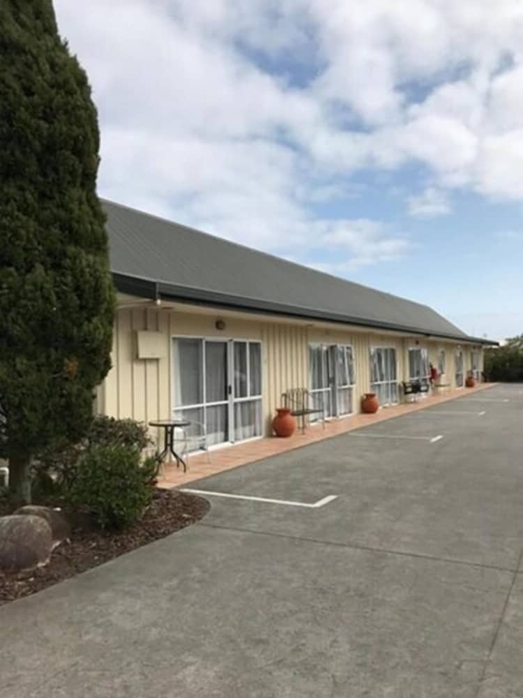 JADE COURT MOTOR LODGE 38/42