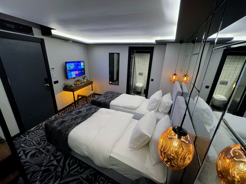 Weingart Hotel 27/52