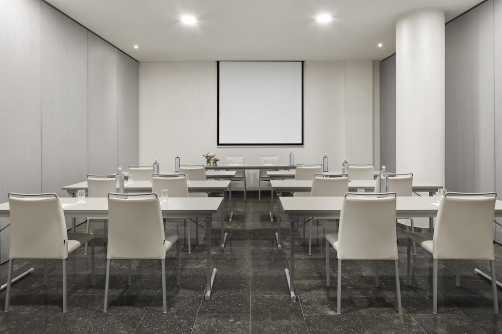 NH Barcelona Diagonal Poblenou 38/48