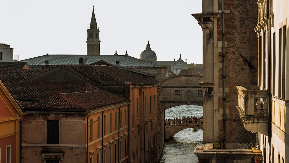 Al Ponte Dei Sospiri Junior Suites 2/50