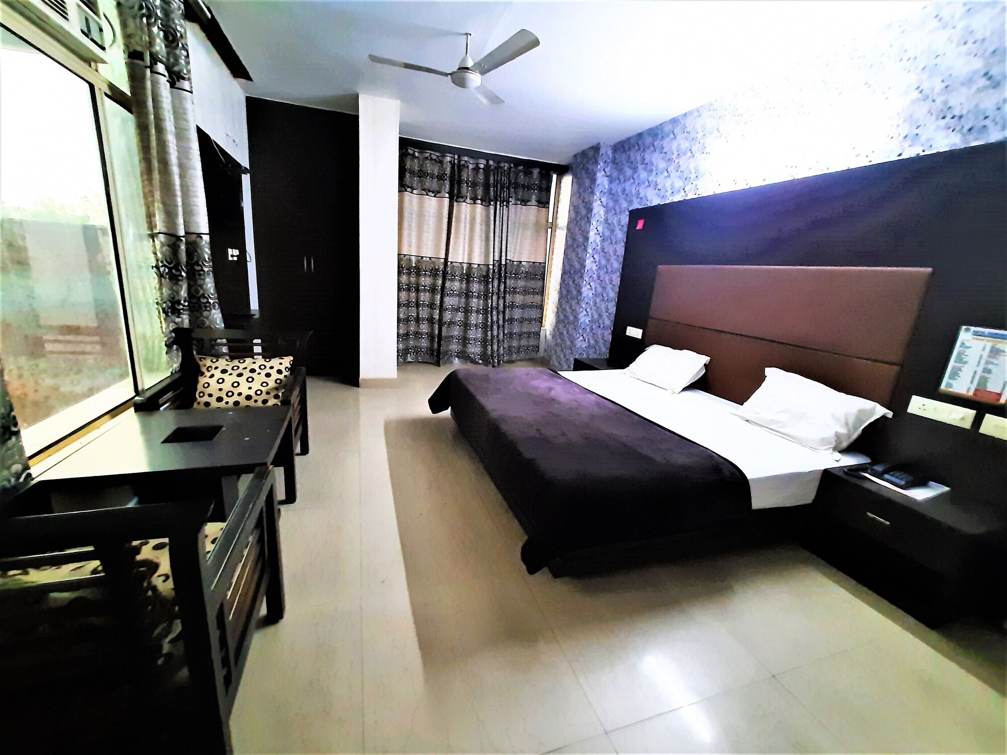 Super, Deluxe, Double Bed