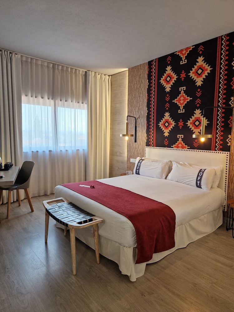 DELUXE, SUITE