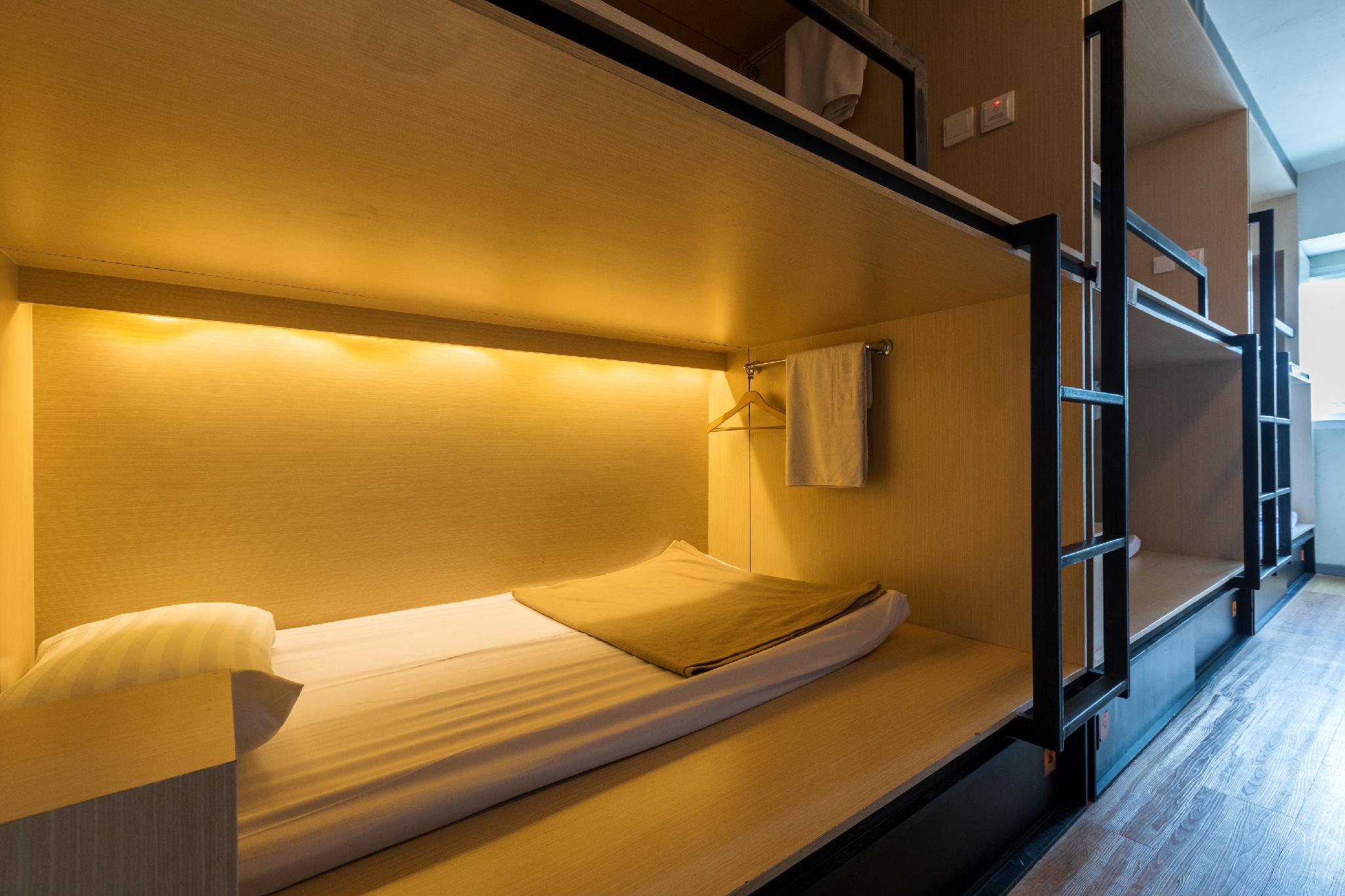 Private, Mixed Dorm, 6 Beds