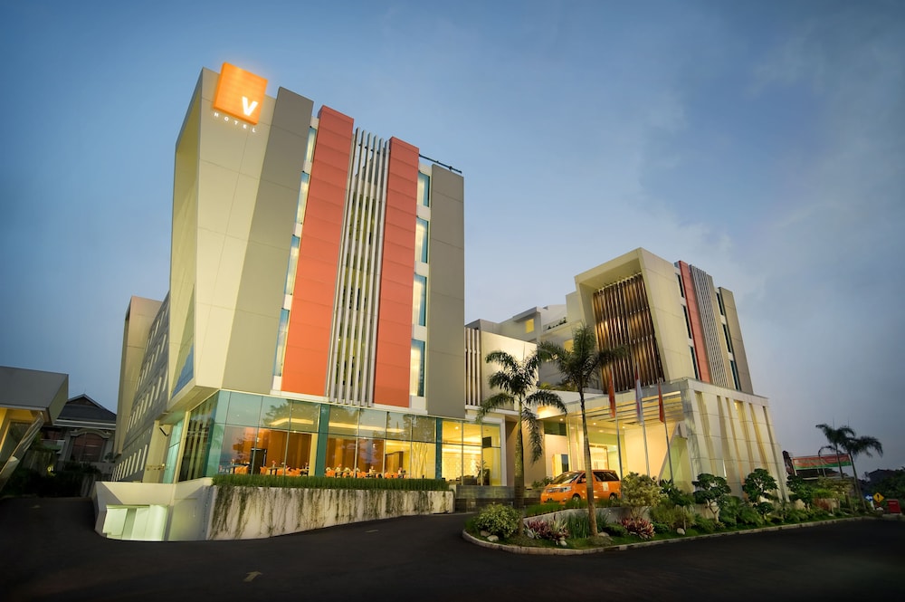 V Hotel Residence 1/15