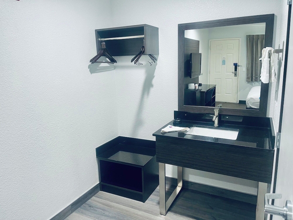 Motel6 San Bernardino, CA - North 57/58