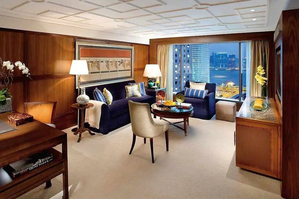 Mandarin Oriental Hong Kong 46/81