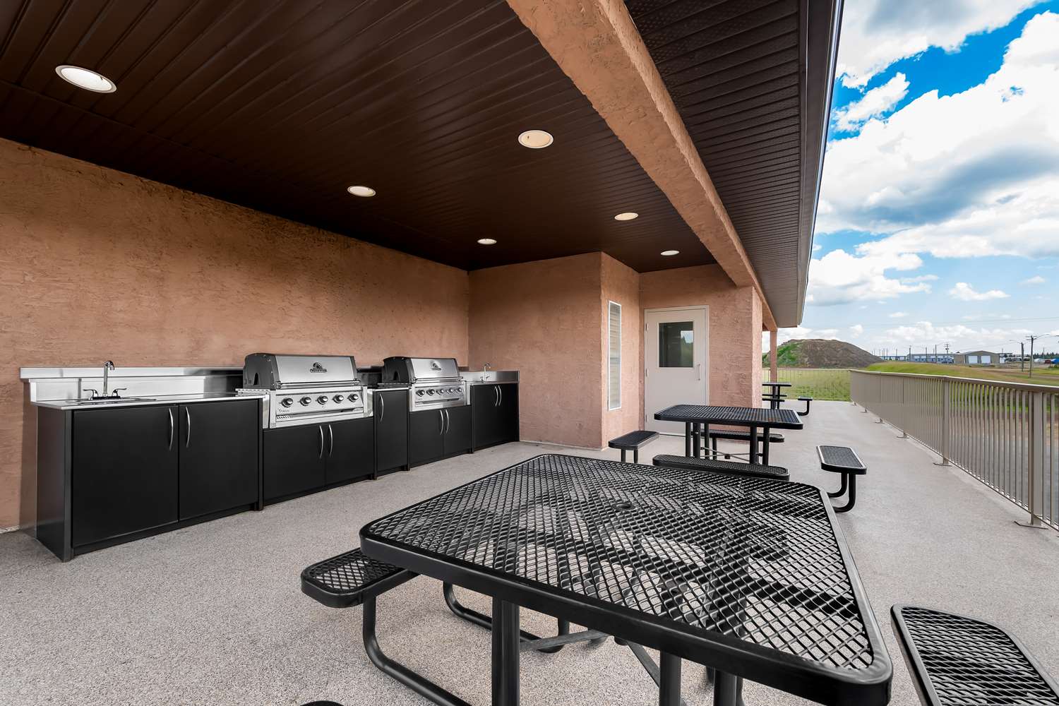 Surestay Plus Hotel By Best Western Hardisty 5/10