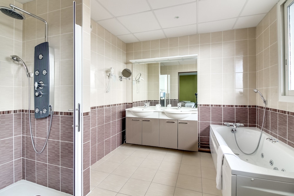Brit Hotel Fougeres - Hotel Du Parc 7/69