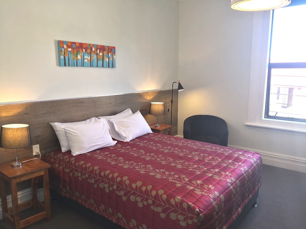 Owens Motel 16/63