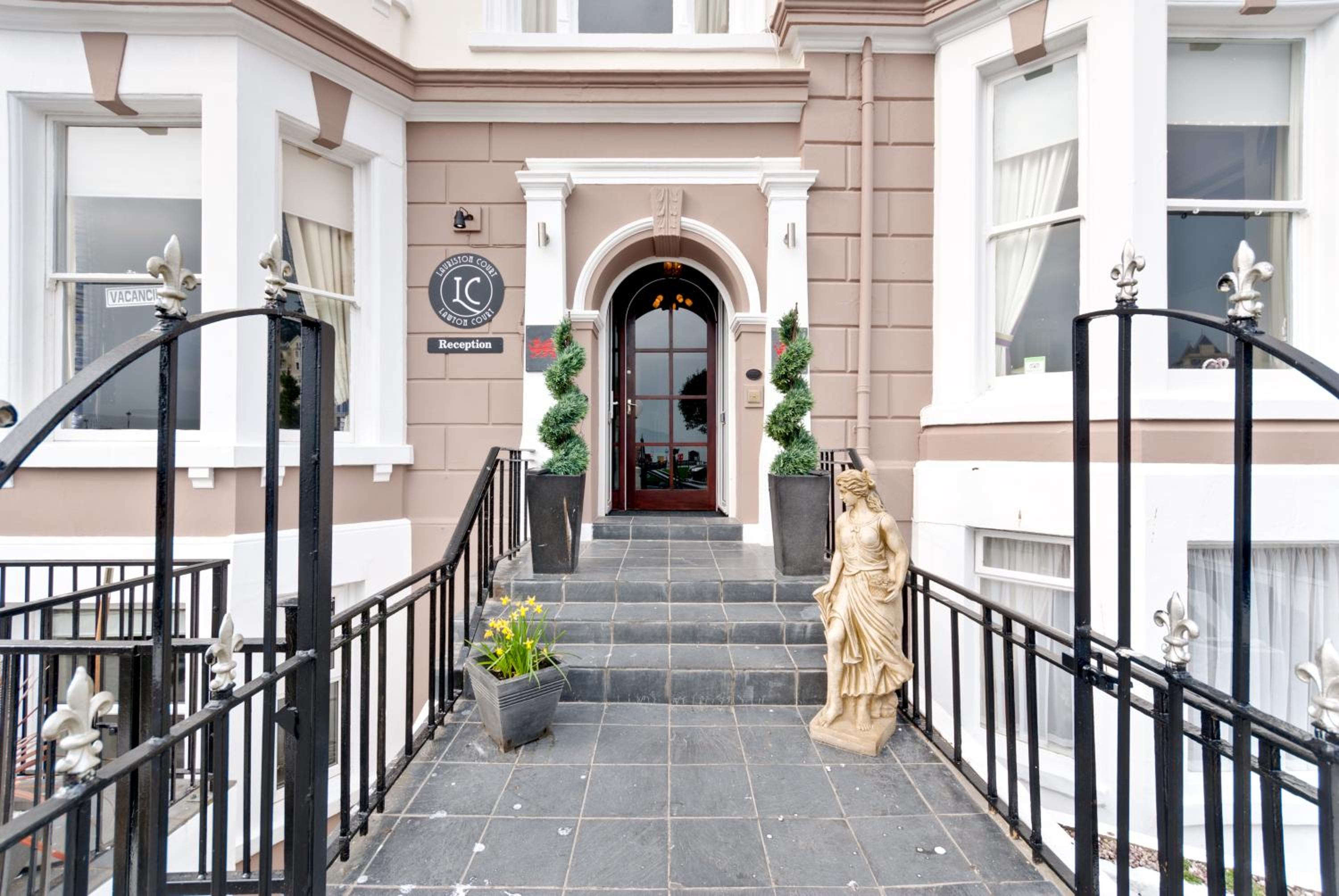Lauriston Court Hotel 4/30