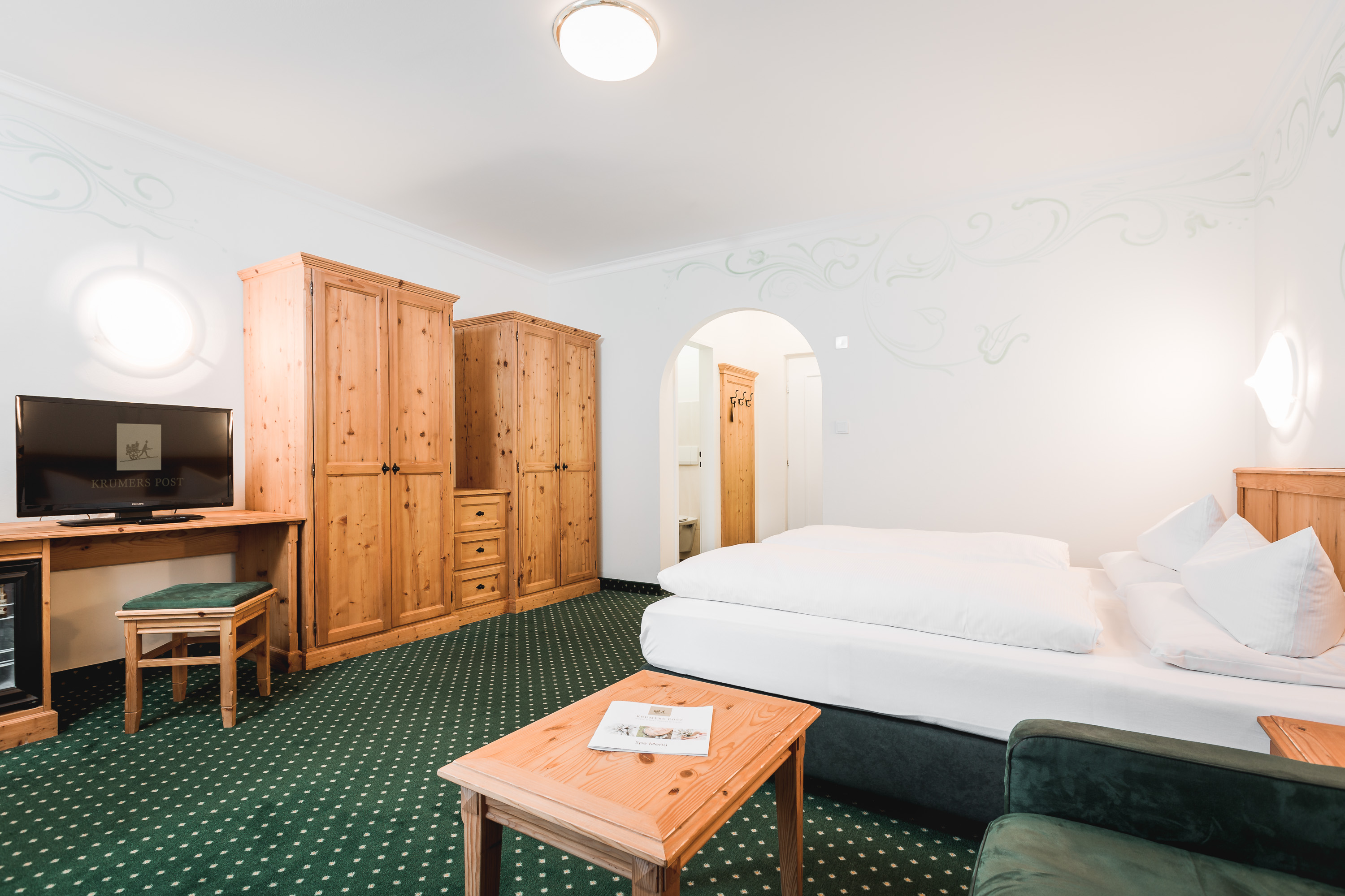 غرفة كومفورت بسرير مزدوج بشرفة، Post Seefeld - Wellnesshotel Tirol 2/3