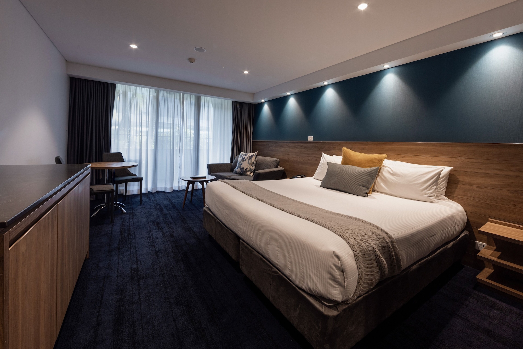 SUPERIOR, KING BED