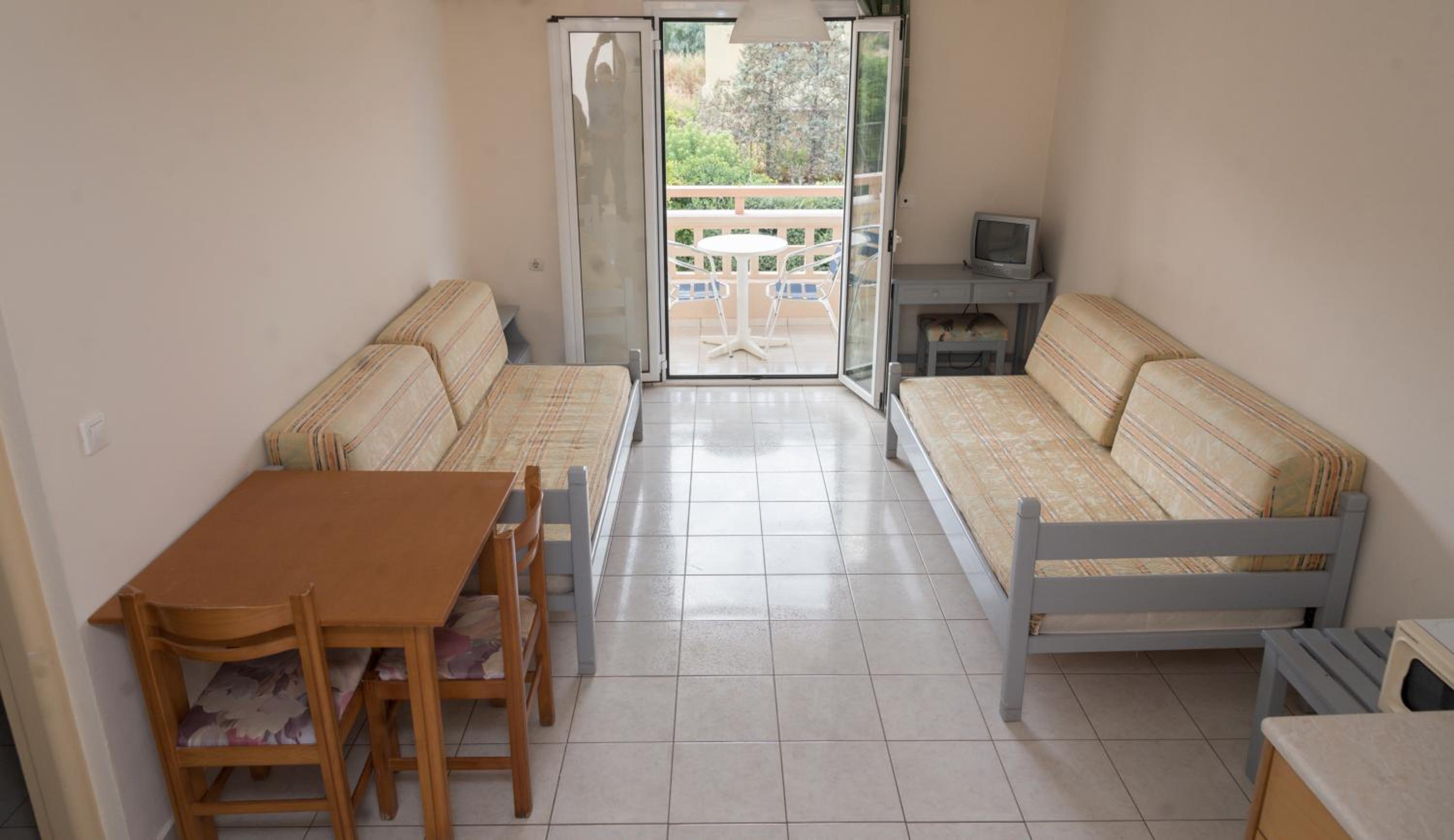 Sunset Studios Apartments 34/50