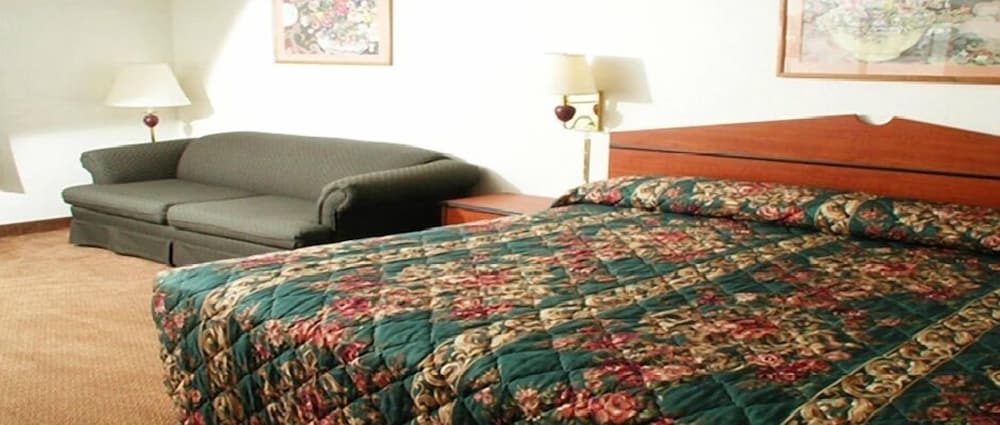 Executive Inn 10/13