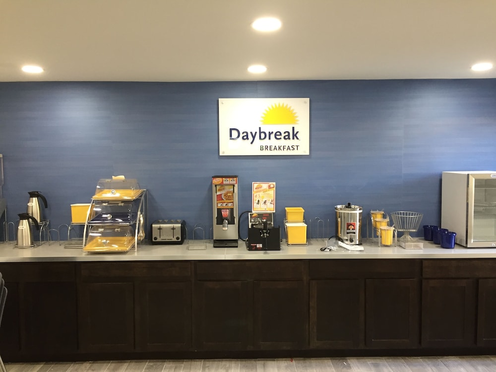 Days Inn & Suites By Wyndham Cincinnati North 23/32