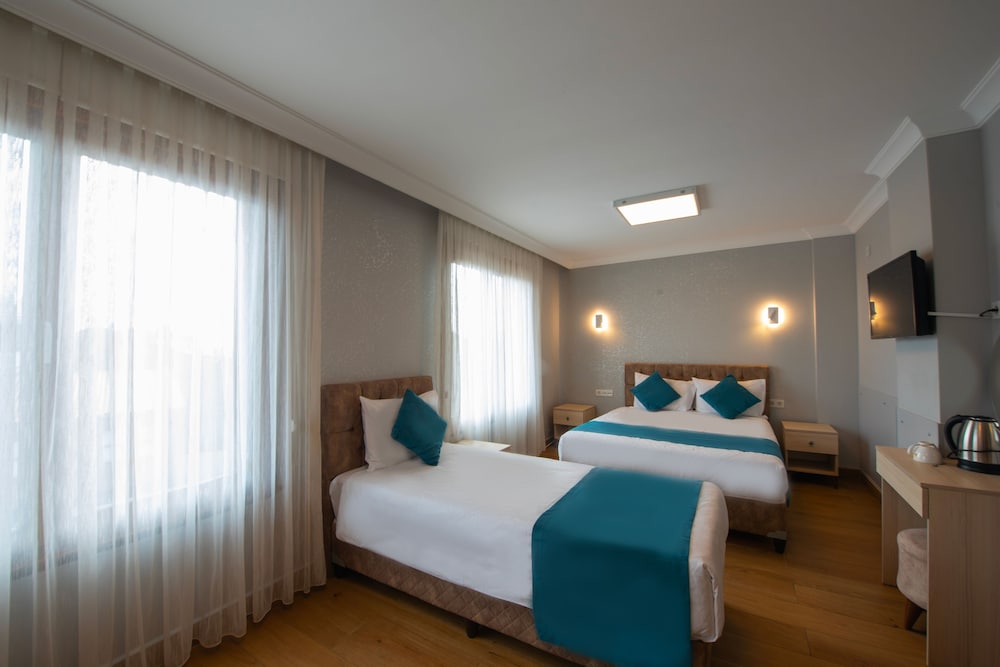 Studio, 1 Queen and 1 Single Bed, Sea View, Annex, Sur Hotel 8/10