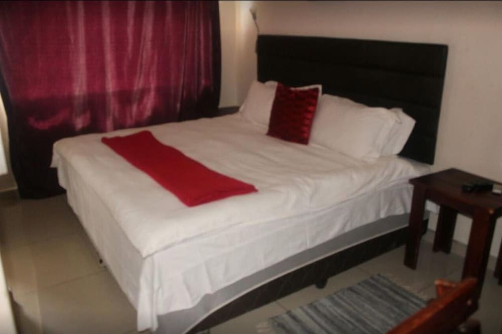 ROOM, DOUBLE BED