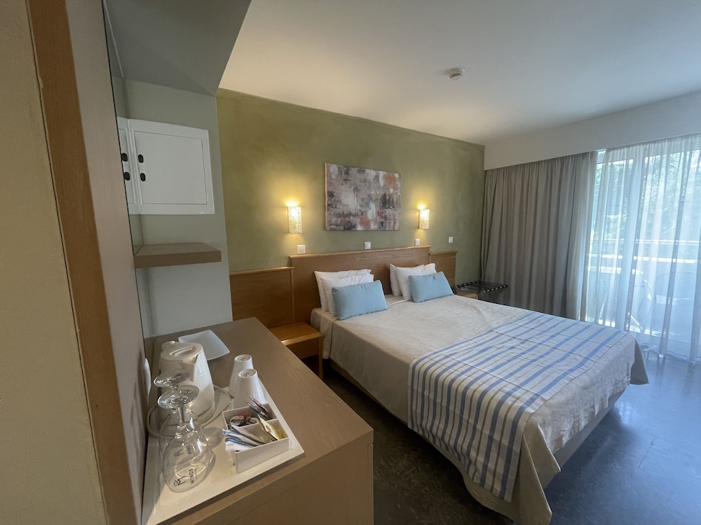 Minos Hotel 15/50
