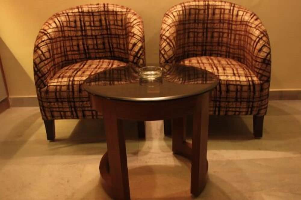 Pallavi International Hotel 20/25
