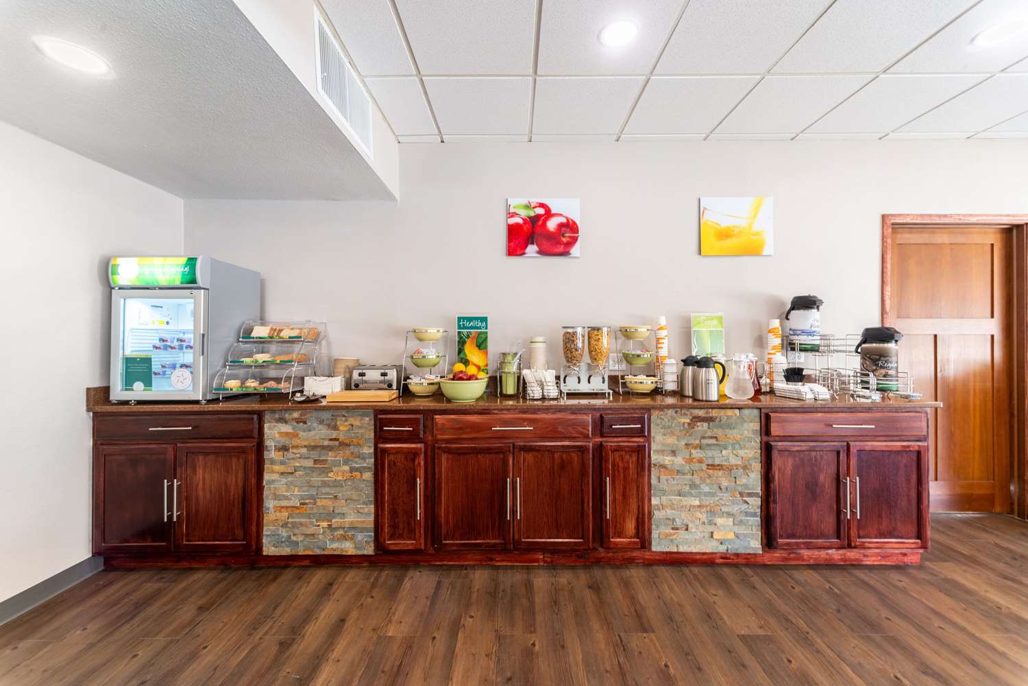 Quality Inn & Suites Vandalia near I-70 and Hwy 51 8/30