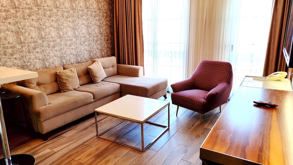 Old Port Hotel 42/65