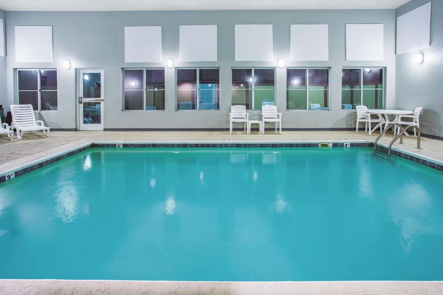 La Quinta Inn and Suites by Wyndham O Fallon, IL - St. Louis 8/37
