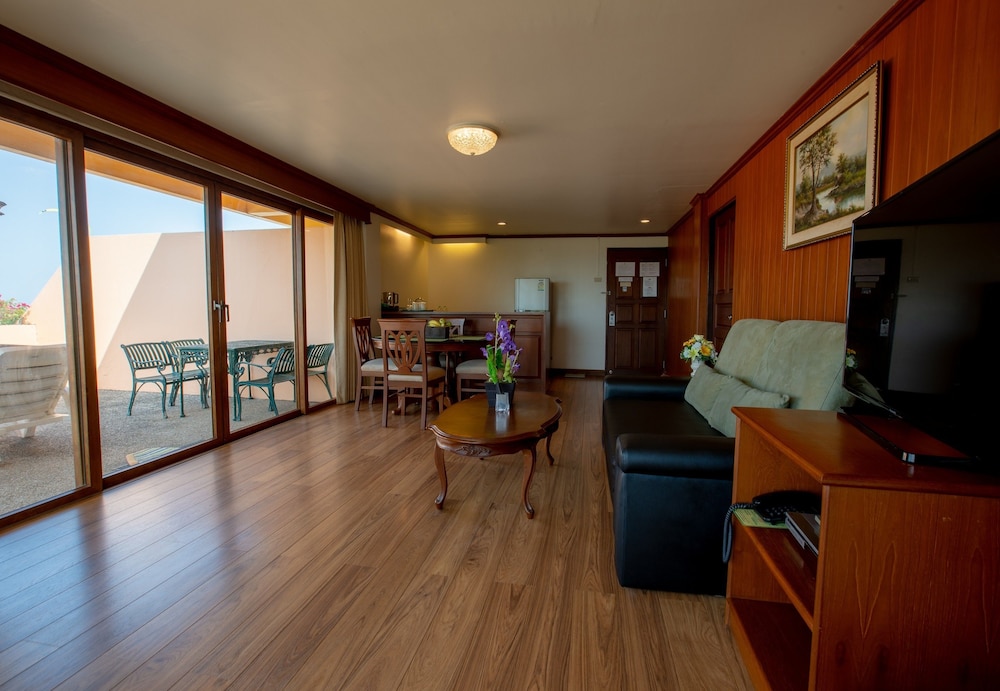 Sailom Hotel 34/65