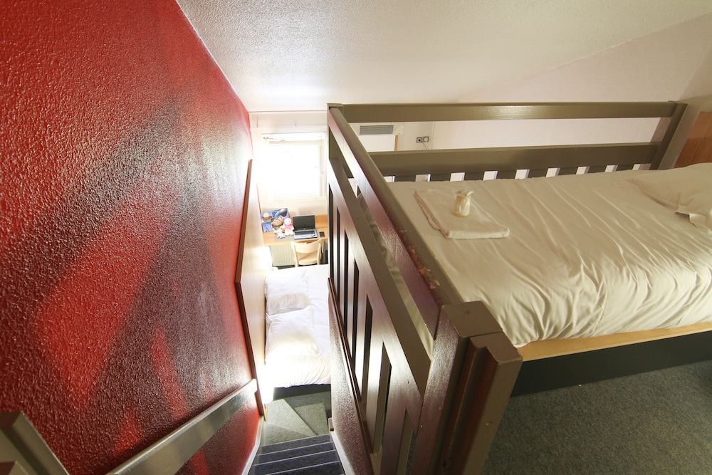 B B Hotel Poitiers 2 28/44
