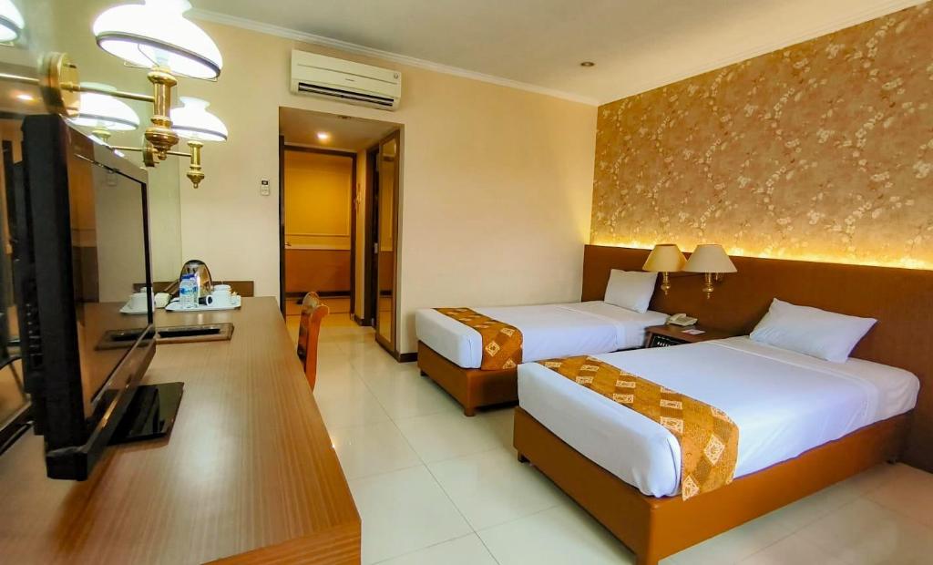 Moderate, Twin Beds