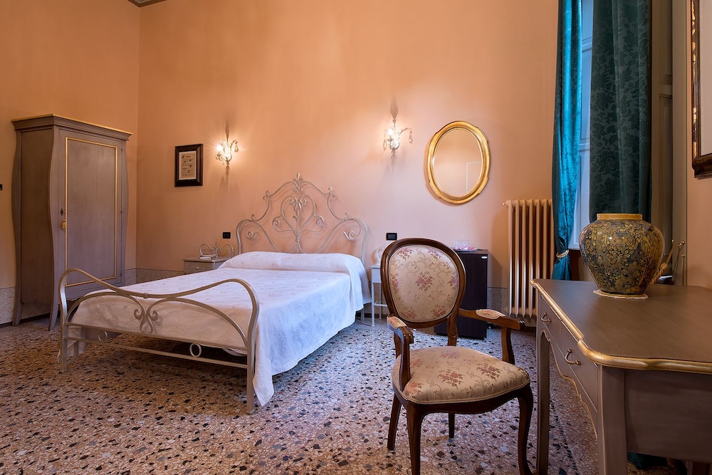 Salotto Delle Arti 25/50