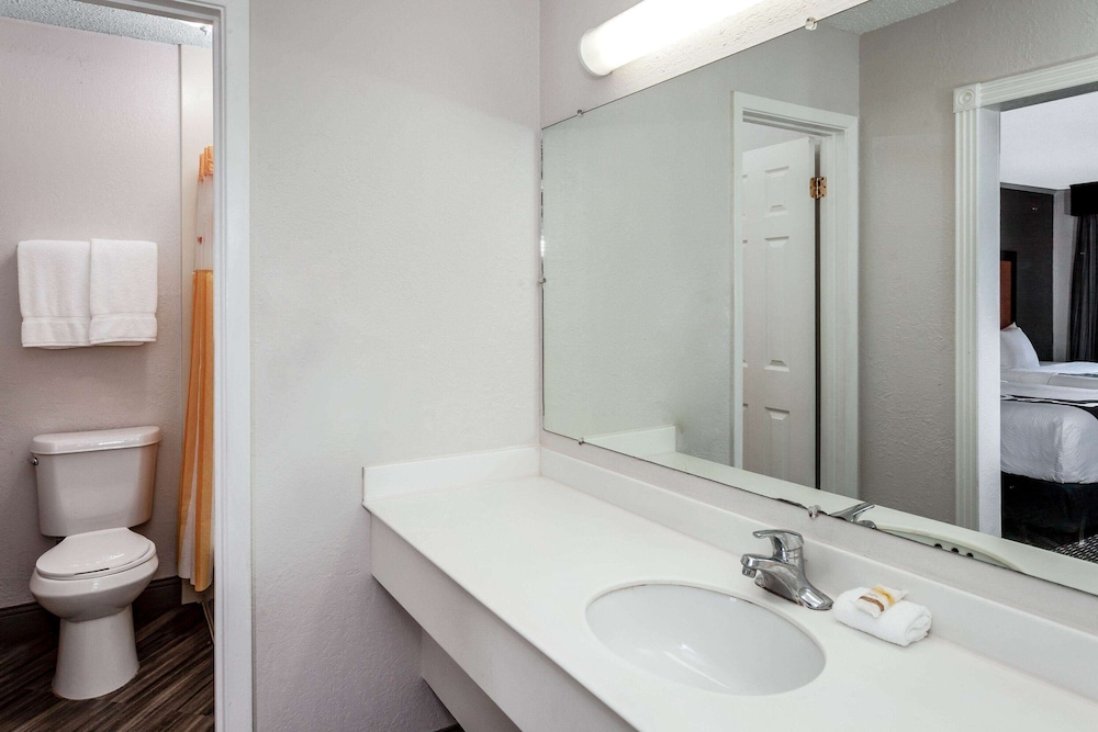 La Quinta Inn Laredo I-35 21/39