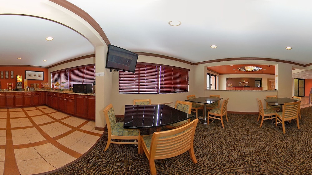 Quality Inn And Suites Southlake 39/49