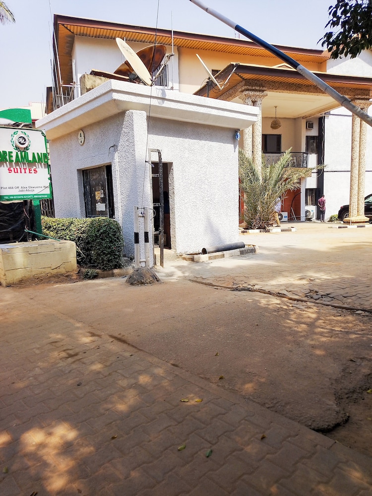 Dreamland Suites 42/45