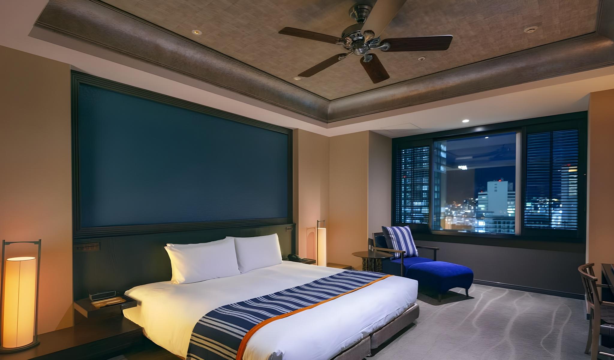 Room, King Bed, City View, Club Lounge Access, Club Floor
